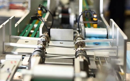 欧博abg官网全自动口罩生产流水线装备产能高自动化水平高稳固性好