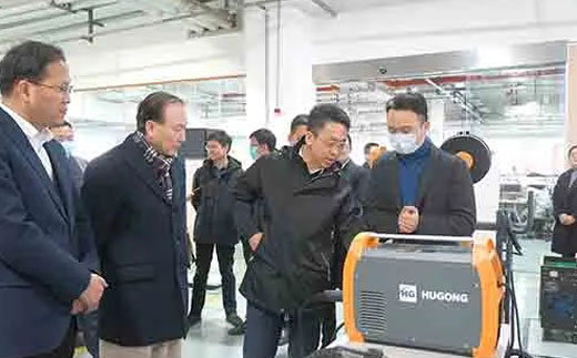 南昌市委常委、副市长王万征一行莅临上；；；；；；Ｅ凡゛bg官网集团总部考察